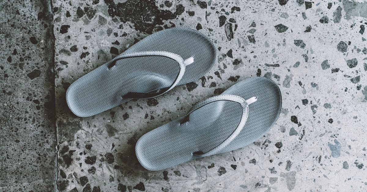 Comfortable Flip Flops and Slippers with Arch Support