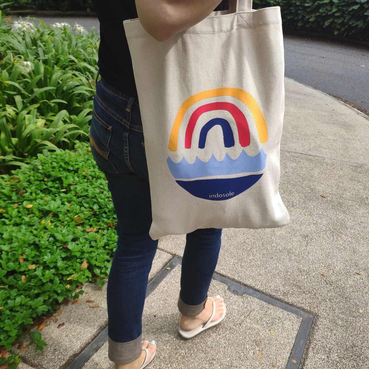 A woman wearing tote bag